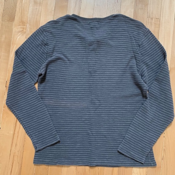 Banana Republic Long Sleeve Waffle Henley  Top Size Medium - Picture 2 of 4